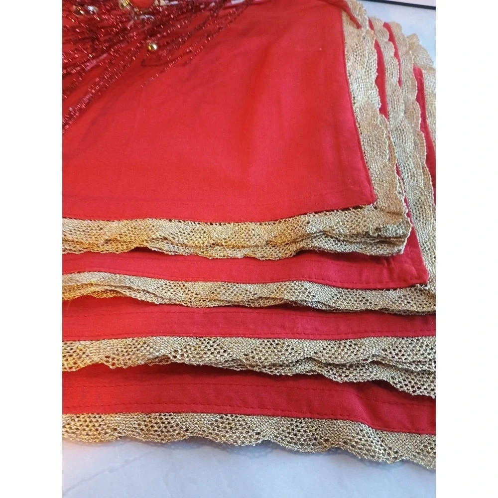 Set Of 4 Red Scallop Gold Trim Dinner Napkins 20